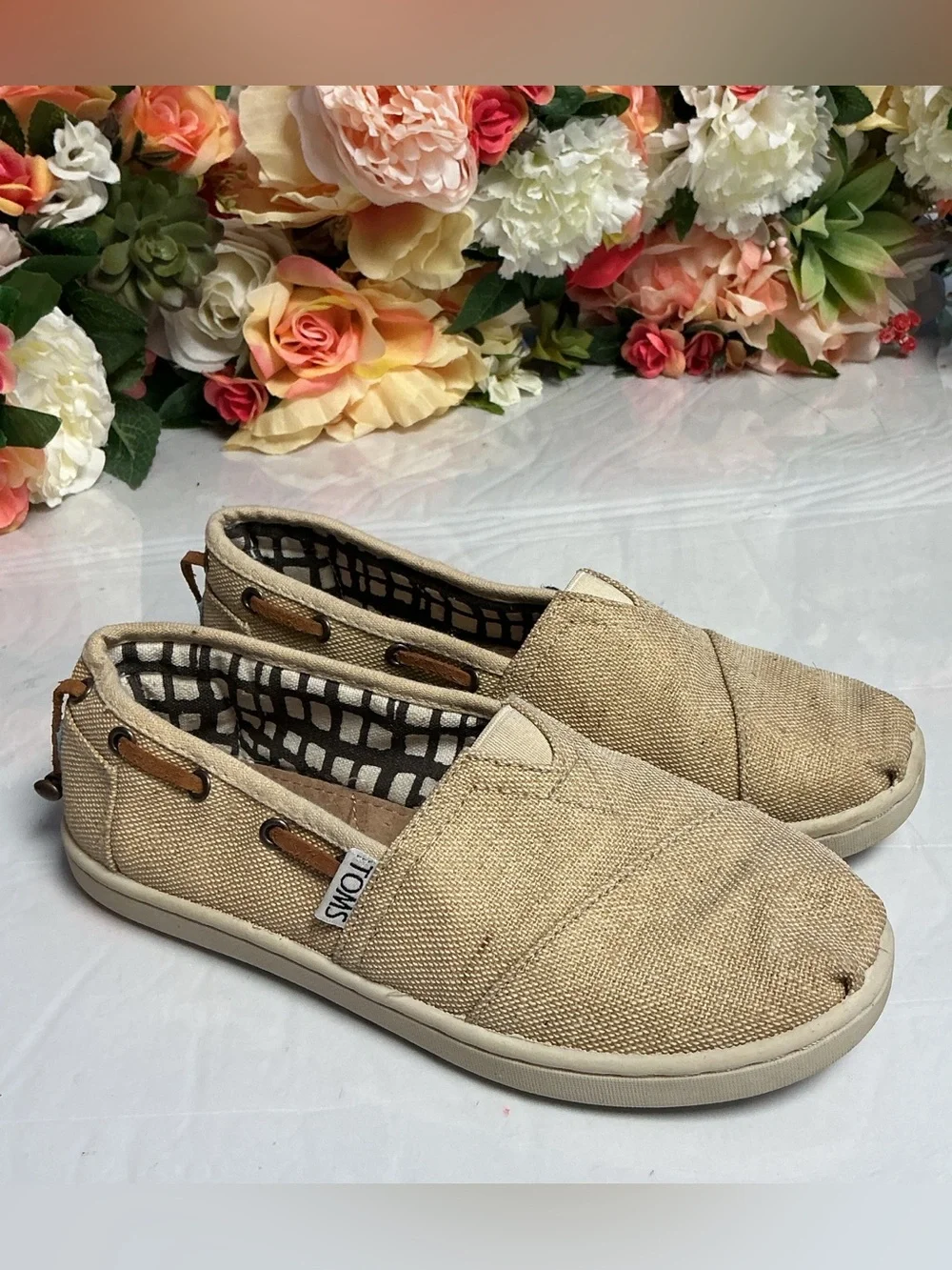 TOMS Youth Size 2 Classic Slip On Shoes Beige Canvas Boat Shoe One for One